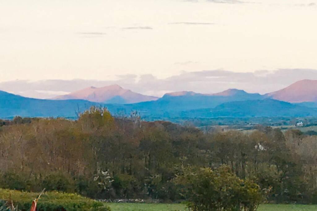 Snowdon Bay - North Wales - Stunning Llyn Peninsula Mountain & Ocean Views - Wilde Retreats Villa Pwllheli Dış mekan fotoğraf